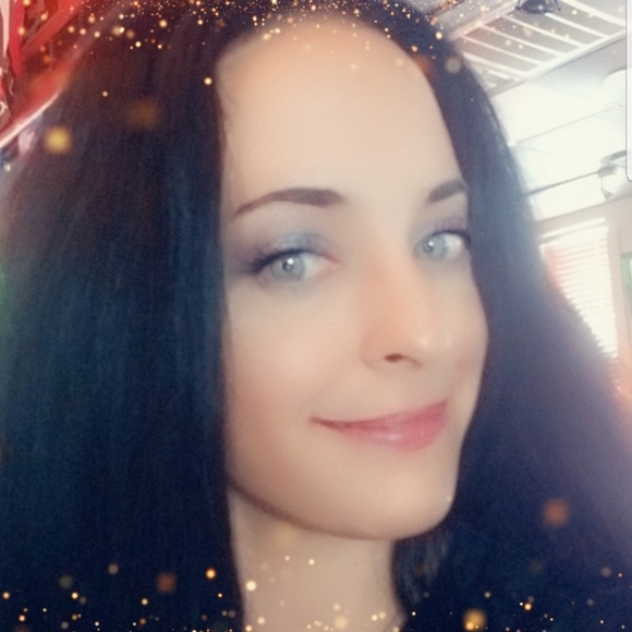 Meet your Posher, Lisa - Picture 1 of 1